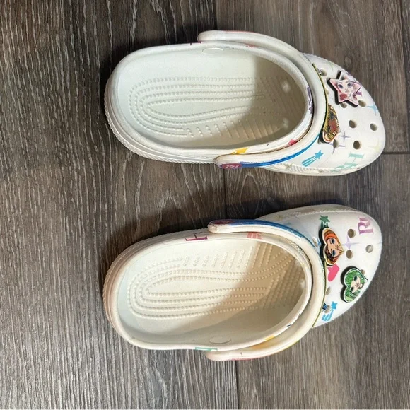 CROCS KIDS' CLASSIC RAINBOW HIGH CLOG Size J4 - Picture 7 of 9